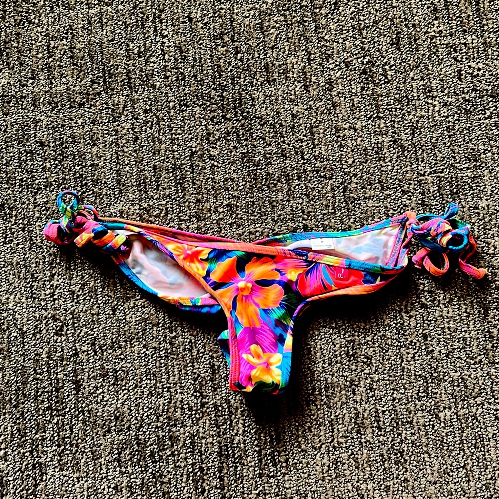 Chynna dolls classic scrunch bottom bikini